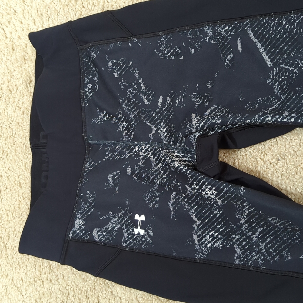 UNDER ARMOR compression leggings